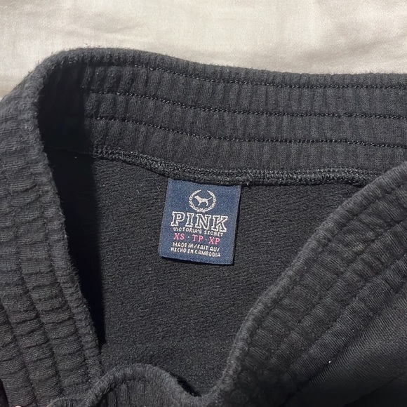 Victoria’s secret pink black mini skirt - Picture 4 of 4